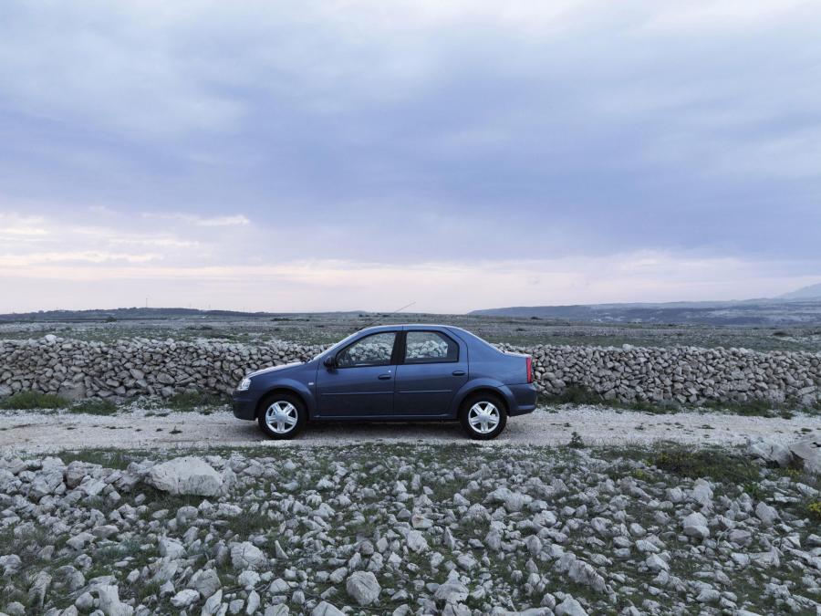  Dacia Logan 2008 года  (фото 35 из 81)